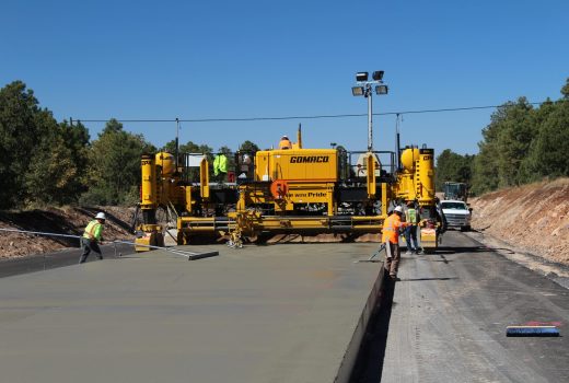 A group of workers are working on the Ash Fork – Flagstaff Highway (I-40).